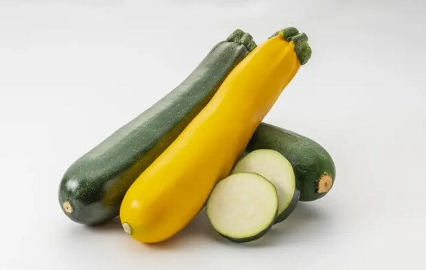 黄色と緑のズッキーニ