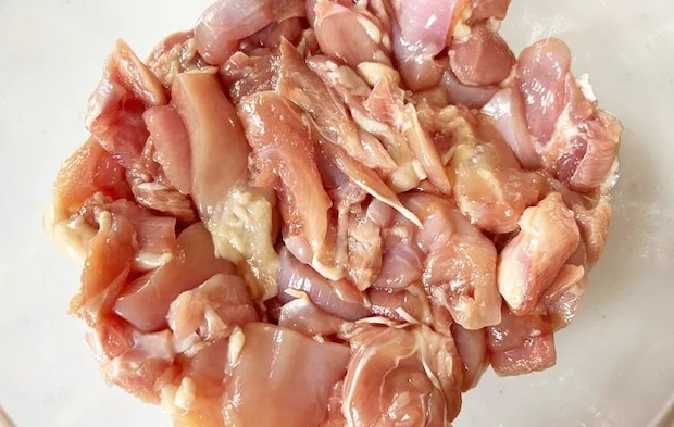 『ポテチ衣のから揚げ』を作る写真（撮影：エニママ）