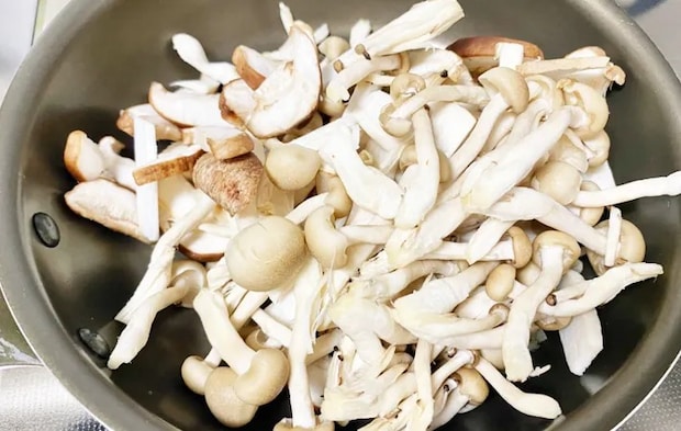 『きのこのオイル漬け』を作る写真