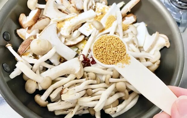 『きのこのオイル漬け』を作る写真