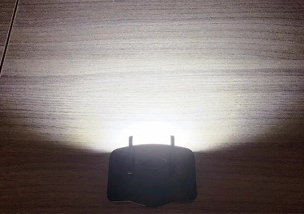 『キャップ用ＬＥＤライト』（撮影：grape編集部）