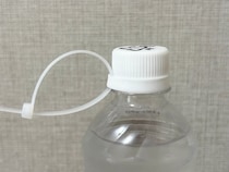 100均で買った結束バンド　ペットボトルに通すと…「これは便利」【活用術3選】