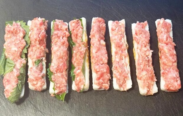 『ちくわのひき肉詰め』を作る写真（撮影：エニママ）