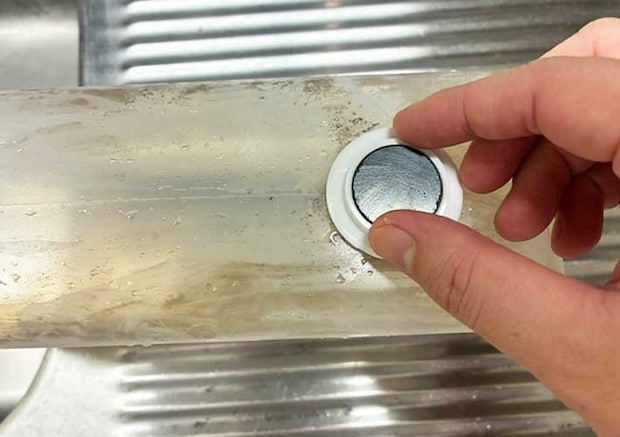 マグネットを使った掃除術（撮影:grape編集部）