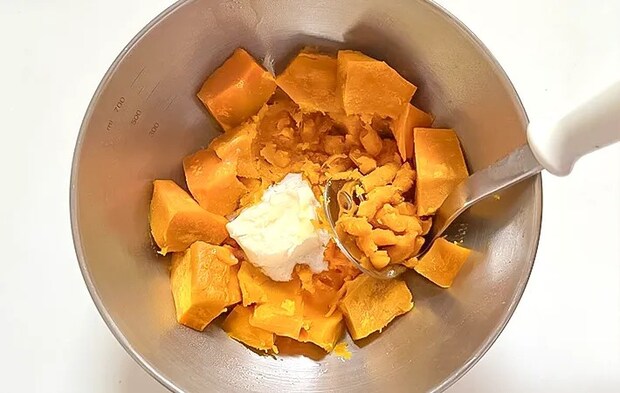 『カボチャマッシュ』を作る写真（撮影：エニママ）