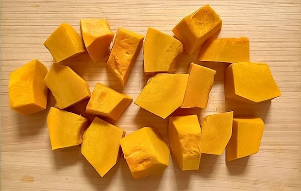 『カボチャマッシュ』を作る写真（撮影：エニママ）