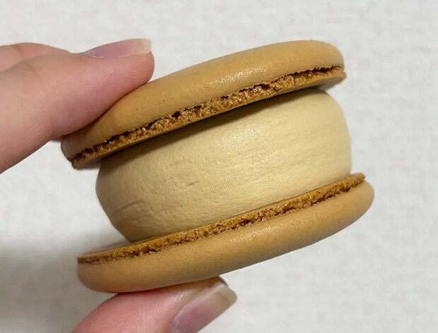 『マカロンアイス キャラメル』の画像（撮影：grape編集部）