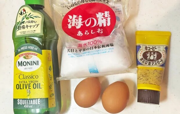 『粒マスタードの玉子焼き』の材料写真（撮影：エニママ）