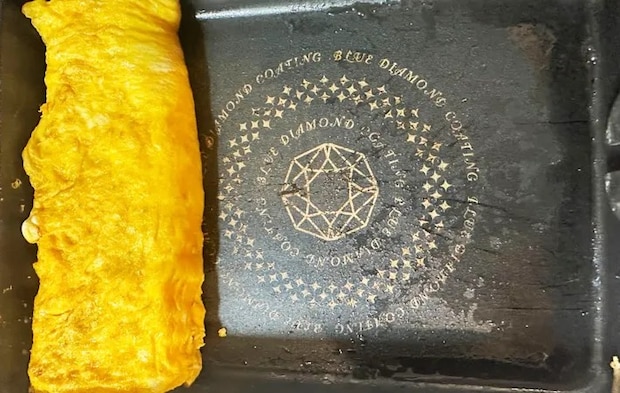 『粒マスタードの玉子焼き』を作る写真（撮影：エニママ）