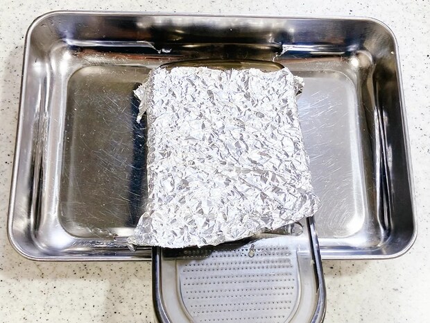 おろし器掃除の『モヤモヤ』を解消! アルミホイルを使った裏ワザが神だった