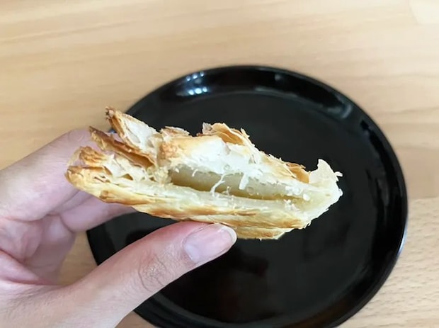 『７プレミアム　三角おさつパイ　２個入』の写真（撮影：grape編集部）