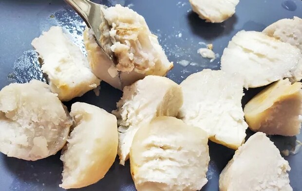 『フライド里芋』を作る写真（撮影：エニママ）