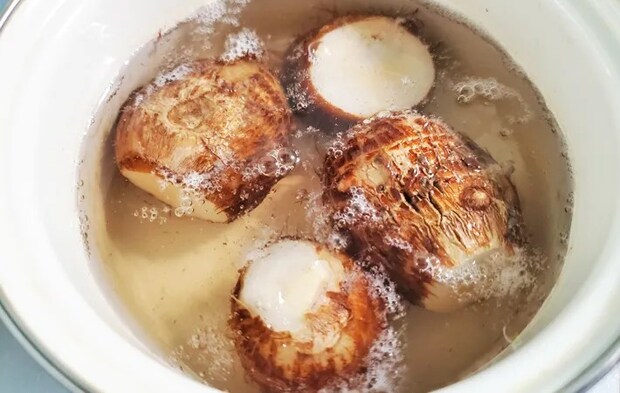 『フライド里芋』を作る写真（撮影：エニママ）