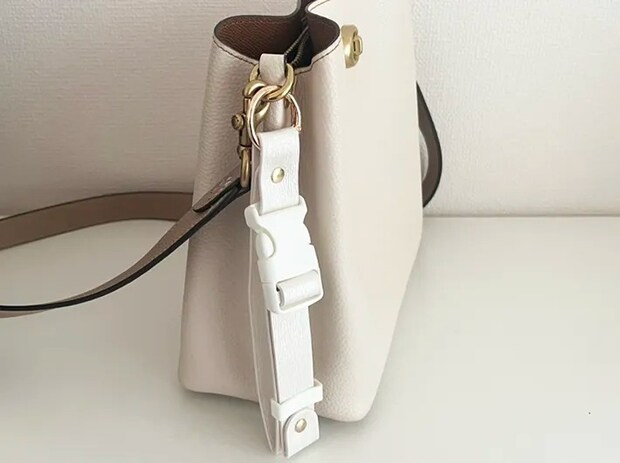 スリーコインズ『ジャケットホルダー』の写真（撮影：grape編集部）