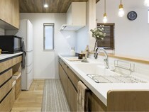 フックを使っただけでシンク下がスッキリ　「取り出しやすい」「イライラ消えた」【キッチン収納4選】