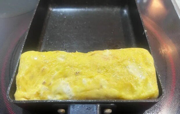 『プチプチごま卵焼き』を作る写真（撮影：エニママ）