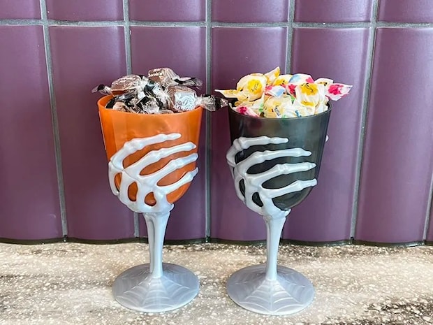 HWスカルハンドプラワイングラスの写真（撮影：grape編集部）