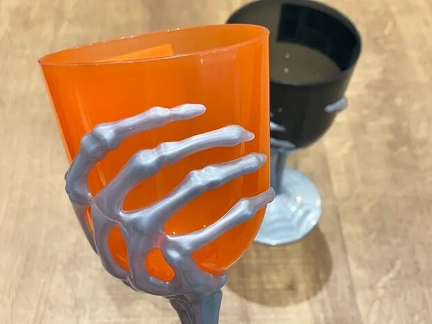 HWスカルハンドプラワイングラスの写真（撮影：grape編集部）