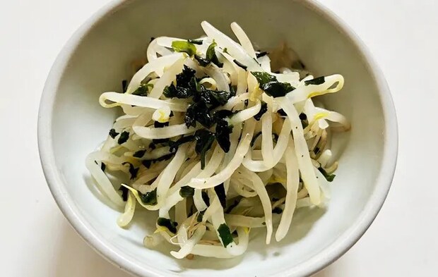 『混ぜ込みもやしナムル』の完成写真（撮影：エニママ）