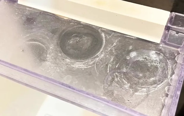 風呂場の水アカの写真（撮影：キジカク）