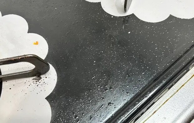 汚れたコンロの写真（撮影：キジカク）