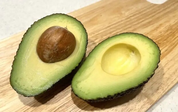 カットされたアボカド