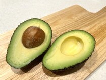 アボカドを４等分にしただけで？　切り方に「手も汚れない」「失敗しない」【暮らしの工夫4選】