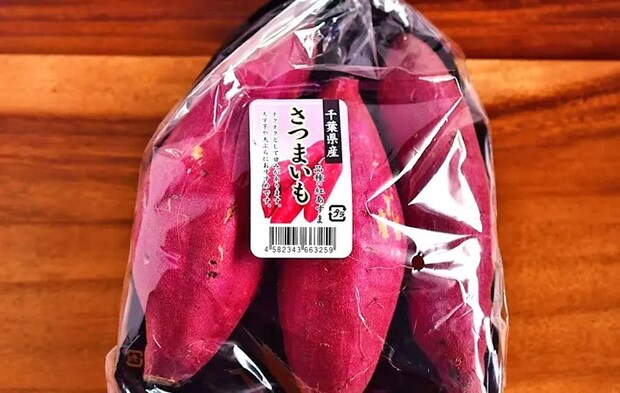 袋に入ったサツマイモの写真（撮影：小泉明代）