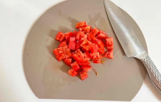 『こくうまうどん』を作る写真（撮影：エニママ）