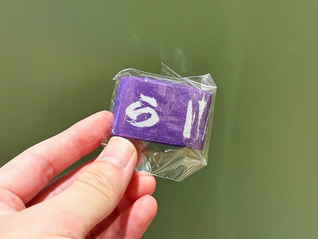 購入したカプセルトイ　『ランチバンド』が入っていて…「これは驚く」