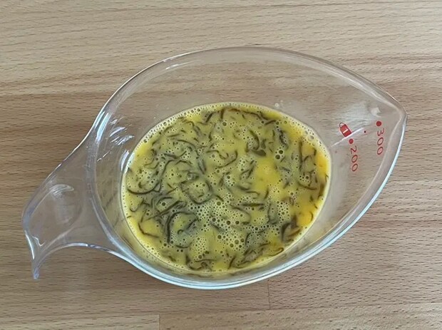 もずく入り玉子焼きの作り方（撮影：grape編集部）