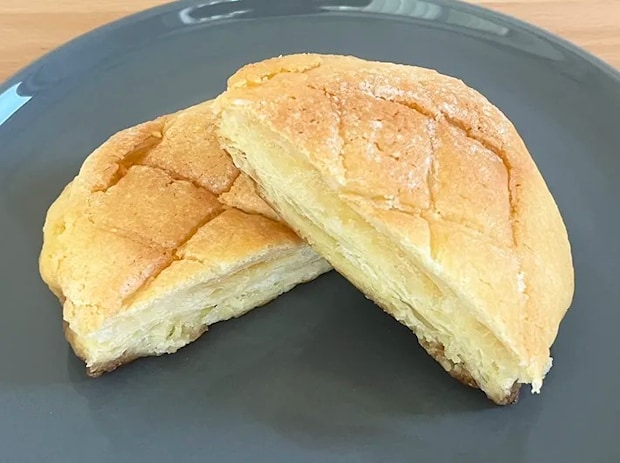 『デニッシュメロンパン×クイニーアマン』の写真（撮影：grape編集部）