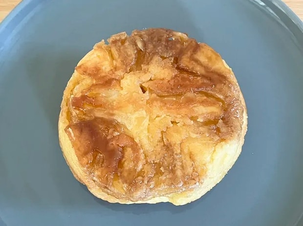 『デニッシュメロンパン×クイニーアマン』の写真（撮影：grape編集部）