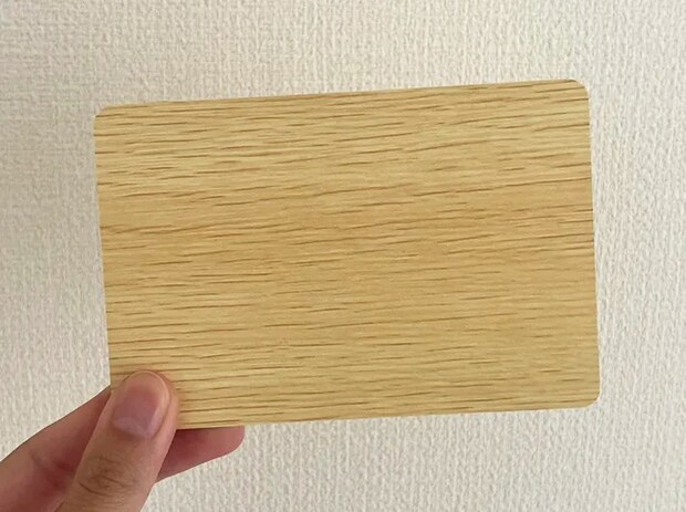 ダイソー『木目調ホワイトボード（長方形）』の写真（撮影：grape編集部）