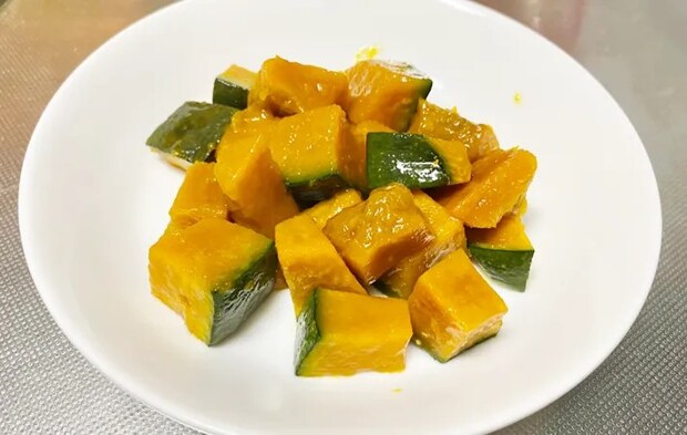 『やみつき！無限かぼちゃ』を作る写真（撮影：エニママ）