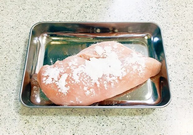 鶏むね肉（撮影：grape編集部）