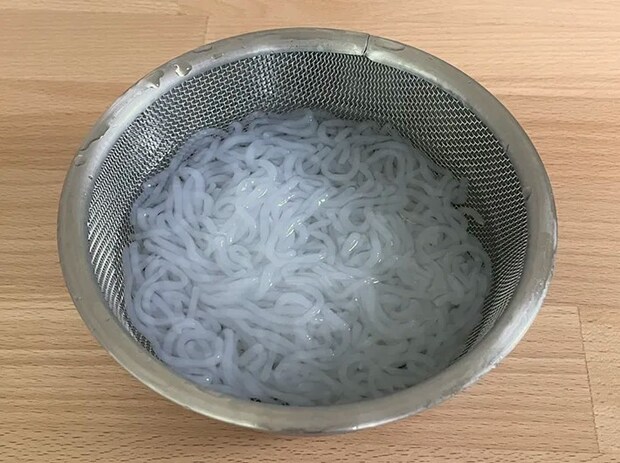 冷凍しらたきを作る手順の写真（撮影：grape編集部）