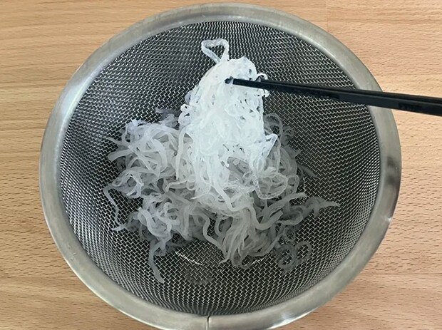 冷凍しらたきを作る手順の写真（撮影：grape編集部）