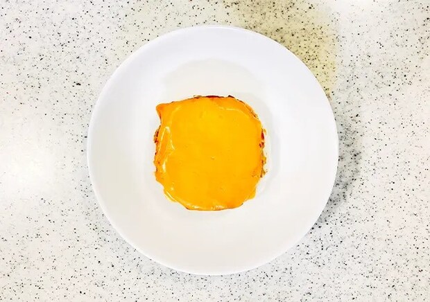 チーズハンバーグ寿司（撮影：grape編集部）