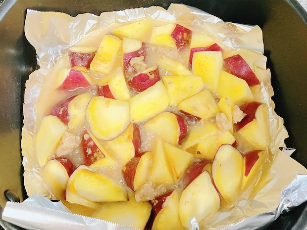 【簡単レシピ】乱切りしたサツマイモをフライパンで？　完成した一品に「たまらん！」