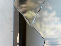 「破片を拾うより先に…」　窓ガラスが割れた時、最初にすべきことは？