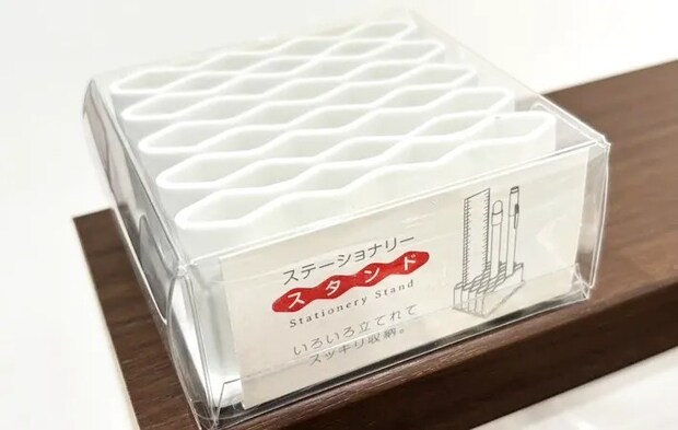 セリア『ステーショナリースタンド』の写真（撮影：キジカク）