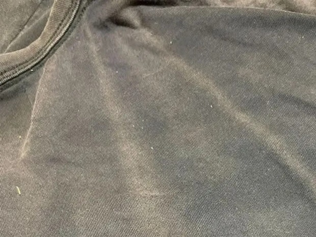 黒い服、すぐに捨てなくて済む！　色あせを防ぐ“3つのコツ”【洗濯のプロ解説】