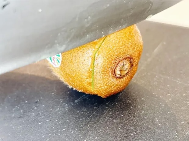 『もったいない』が解決！　キウイのヘタの芯を簡単に取る方法に「無駄がない！」