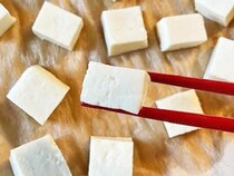 まだ重し使ってるの？　豆腐の水を切る時は…「あの時間は何だった？」【時短テク】