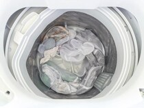 セリアのドライヤーボールが人気急上昇！　「知らなかった」「時短できる」【洗濯テク4選】