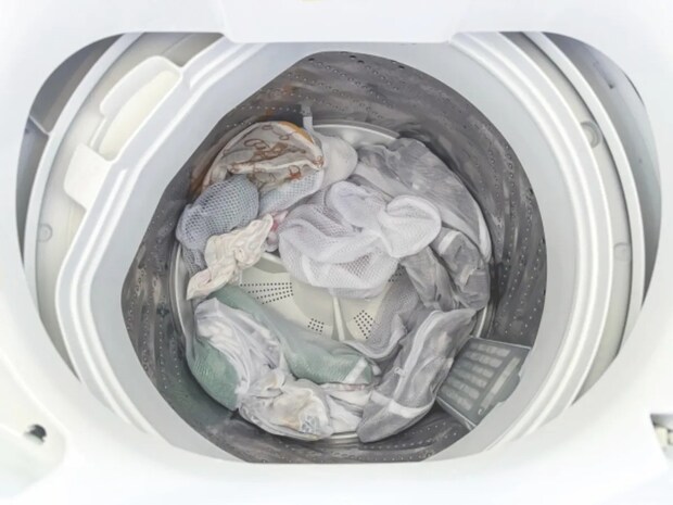 セリアのドライヤーボールが人気急上昇! 「知らなかった」「時短できる」【洗濯テク4選】