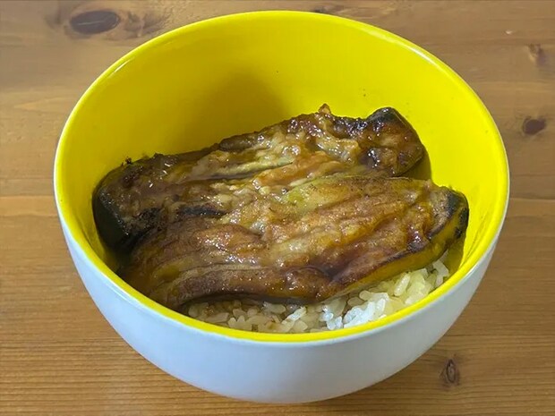 『ナス丼』の写真（撮影：grape編集部）