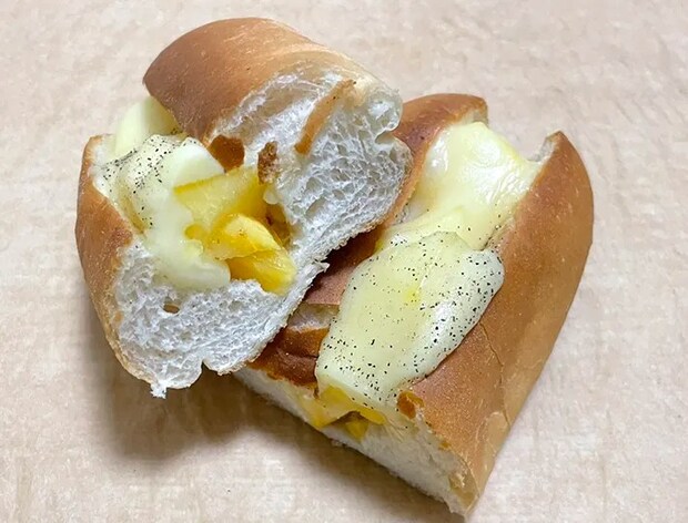 焼き上がったコッペパンの写真（撮影：grape編集部）