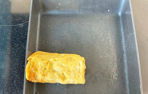 玉子焼きを作る写真（撮影：エニママ）
